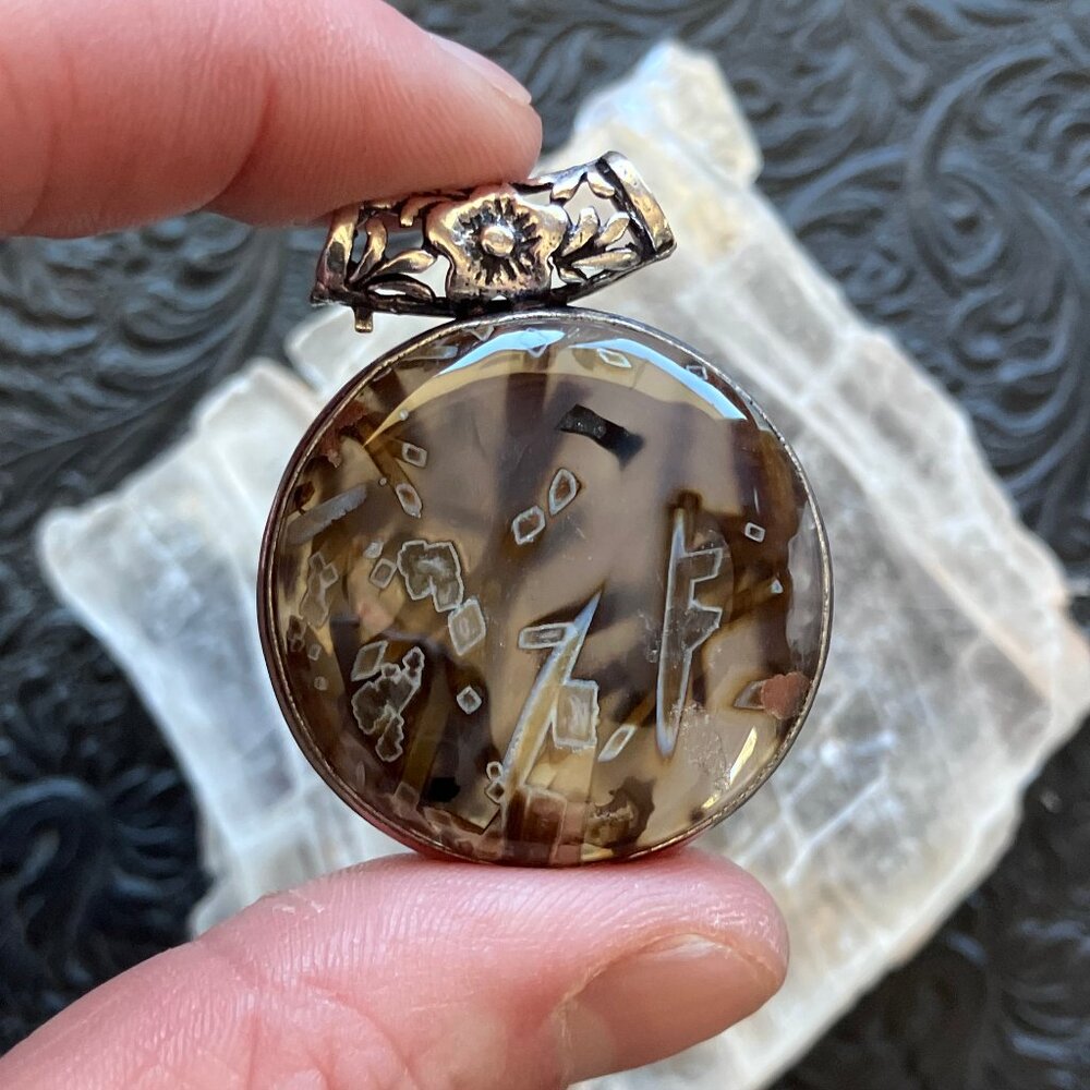 Round Stick Agate Letter F Scene Stone Crystal Jewelry Pendant